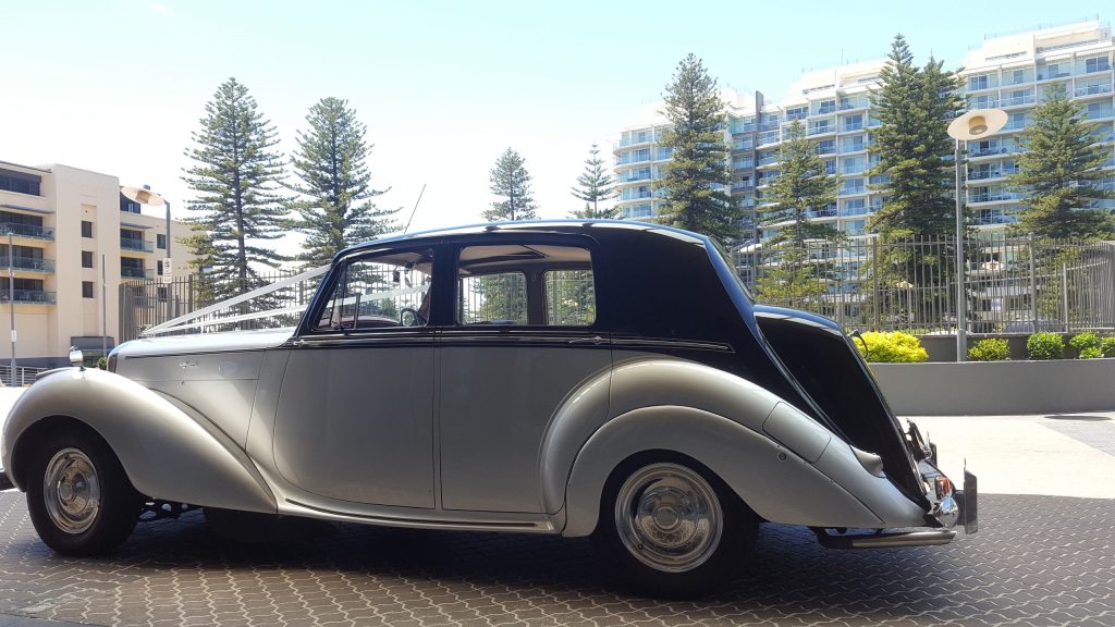 Adelka — wedding car photograph